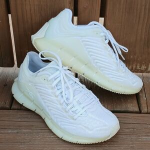 Reebok Zig Kinetica‎ Conor McGregor Womans 7 Triple WhiteTrainer
